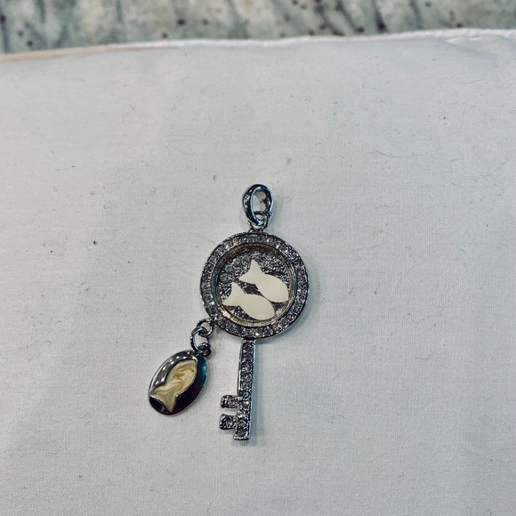 Fish silver charm - Picture 1 of 2